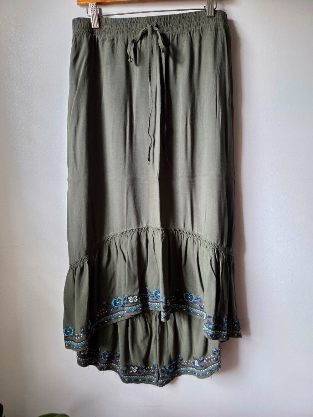 EUC TIME AND TRY OLIVE EMBROIDERED HEM HI LOW RAYON MIDI SKIRT SIZE L 12-14